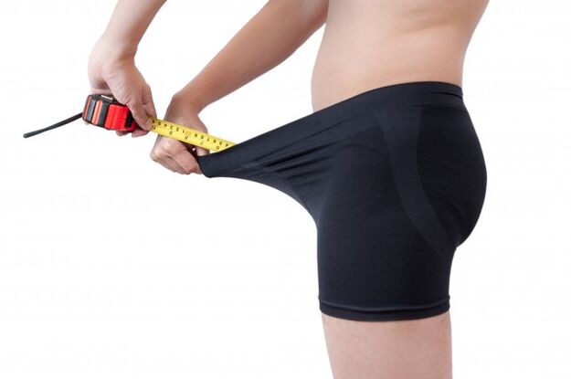 a man measures the length of his penis
